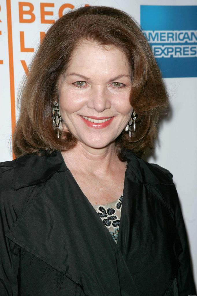 Lois Chiles 2018 Husband, tattoos, smoking & body measurements Taddlr