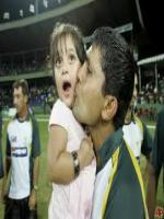 Kamran Akmal With her daughter