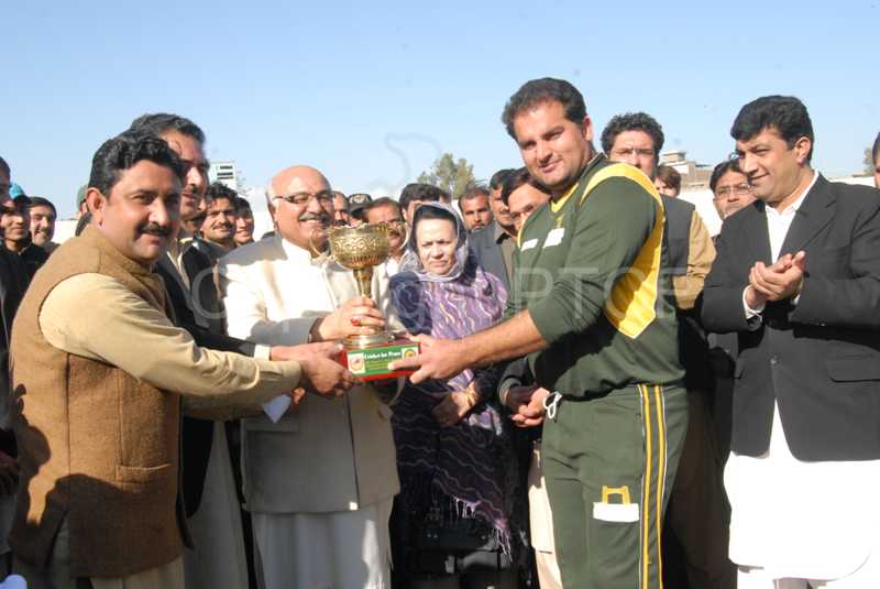 Riaz Afridi Receiving Winner Cup