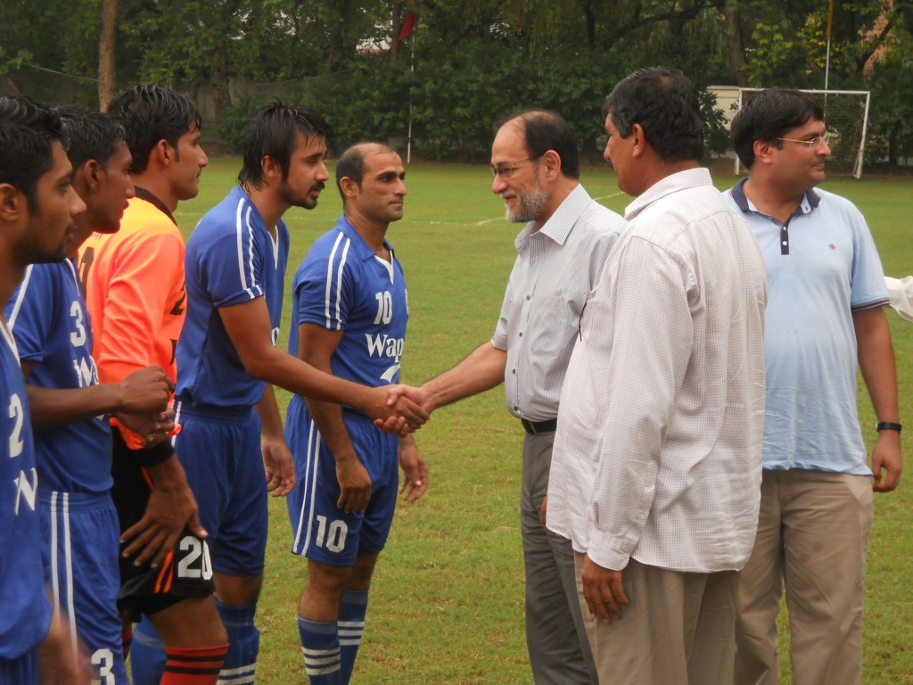 Shaikh Rohale Asghar with WAPDA Players