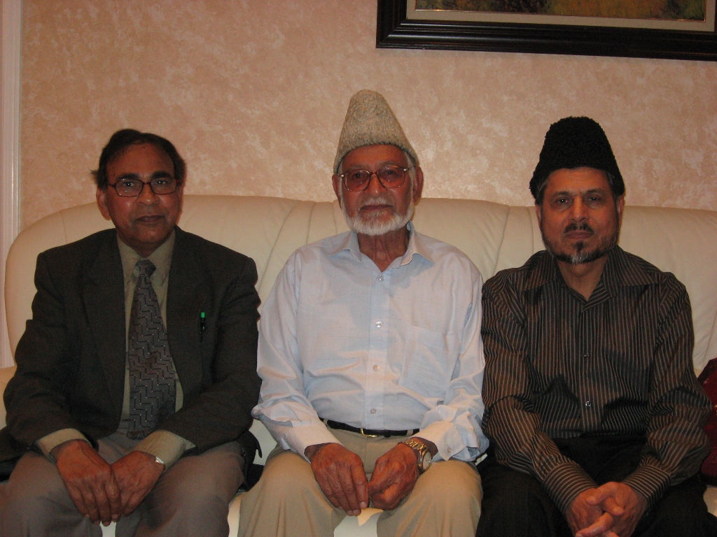 Chaudhry Muhammad Munir Azhar with friends