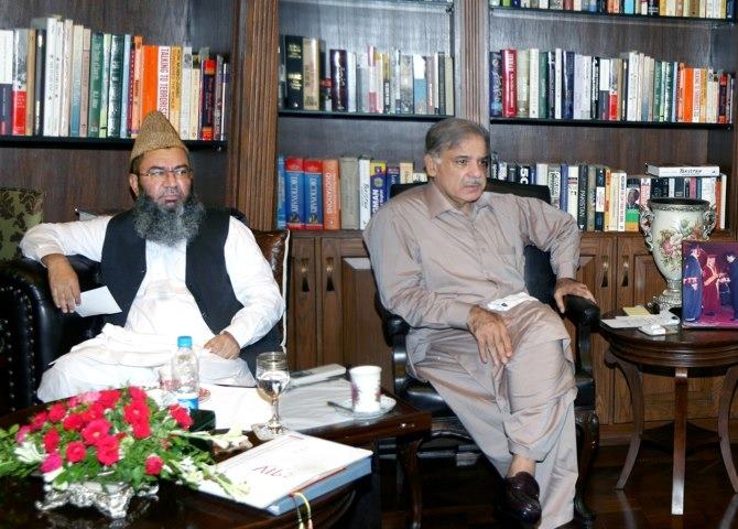 Hafiz Abdul Kareem with Shahbaz Sharif