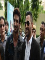 The captain cool MS Dhoni with the onscreen â€œDhoniâ€ Sushant Singh 