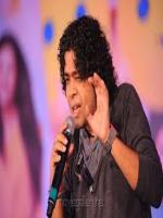 Naresh Iyer performing