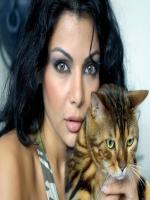 Haifa Wehbe With cat