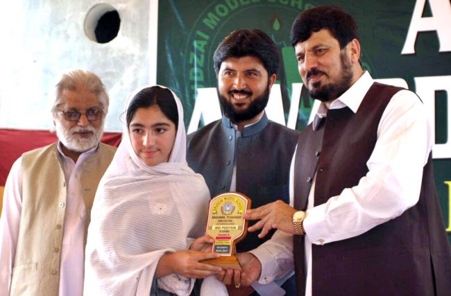 Haji Ghulam Ali Distributing Awards