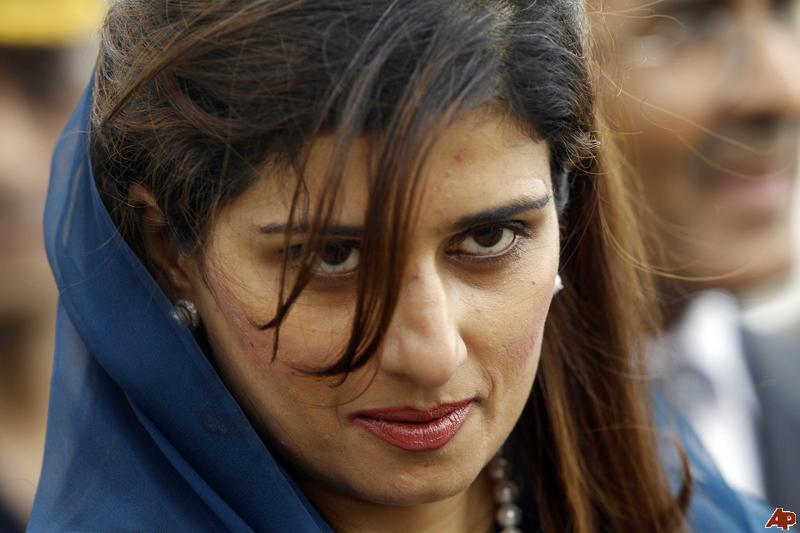 Hina Rabbani Khar Eye Photos