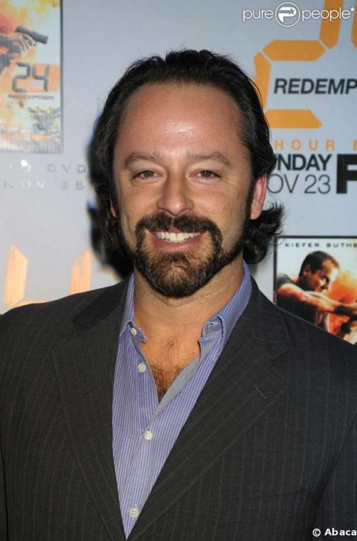 Gil Bellows in series The Agency