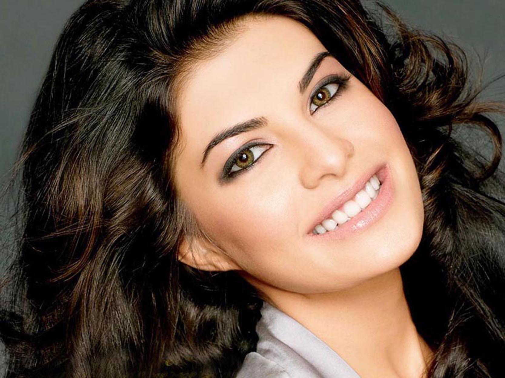 smiling face of Jacqueline Fernandez