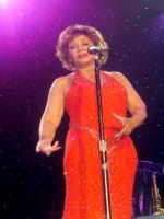 Shirley Bassey While Singing