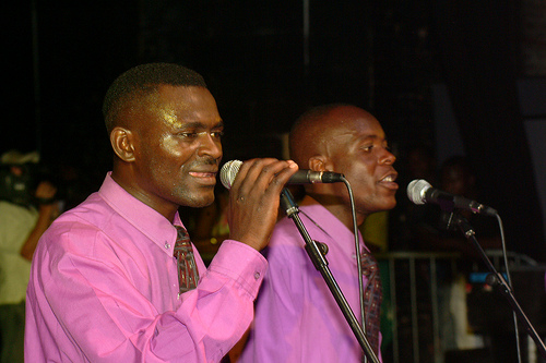 Simon Chimbetu Singing Picture