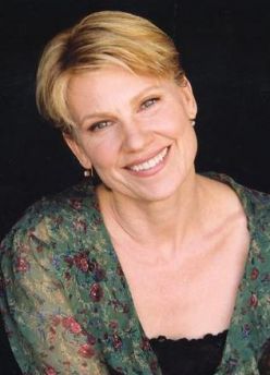Lindsay Crouse