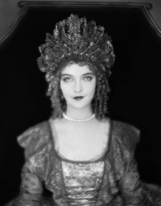 Lillian Gish in  The First Lady of American Cinema