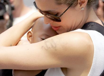 As tatuagens que Angelina Jolie