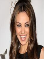 Mila Kunis similing picture