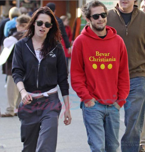 Kristen Stewart while waliking with boyfriend