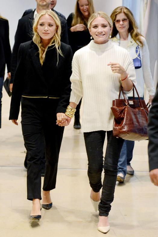 Mary-Kate and Ashley Olsen Walking Picture
