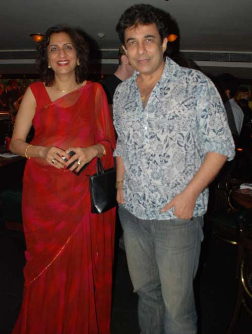 Deepak Tijori With wife