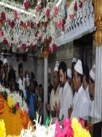 Emraan Hashmi Visits Mahim Dargah