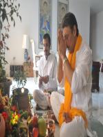 Jackie Shroff offers prayers