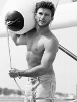 Scott Eastwood Body