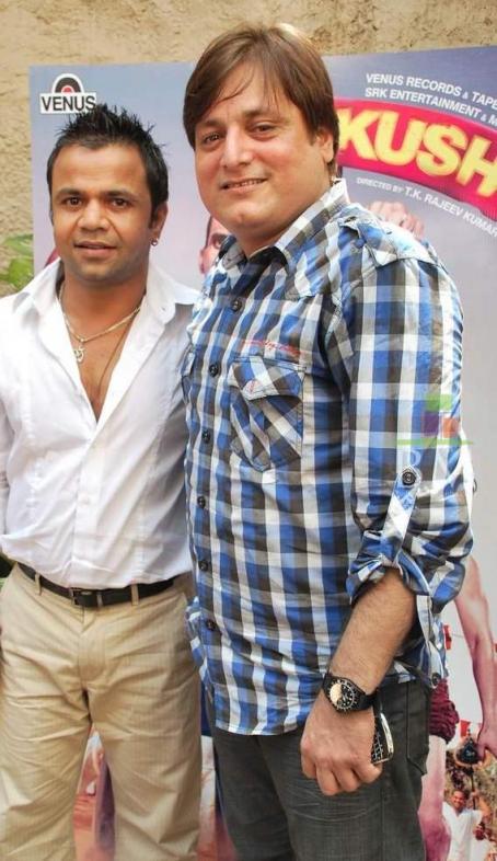 Rajpal Yadav With Manoj Joshi