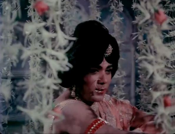 Mehmood Ali in female dress in Movie Johar Mahmood In Hong Kong