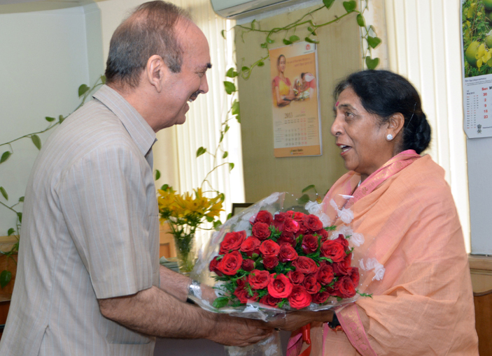 Santosh Chowdhary Reciving Flowers