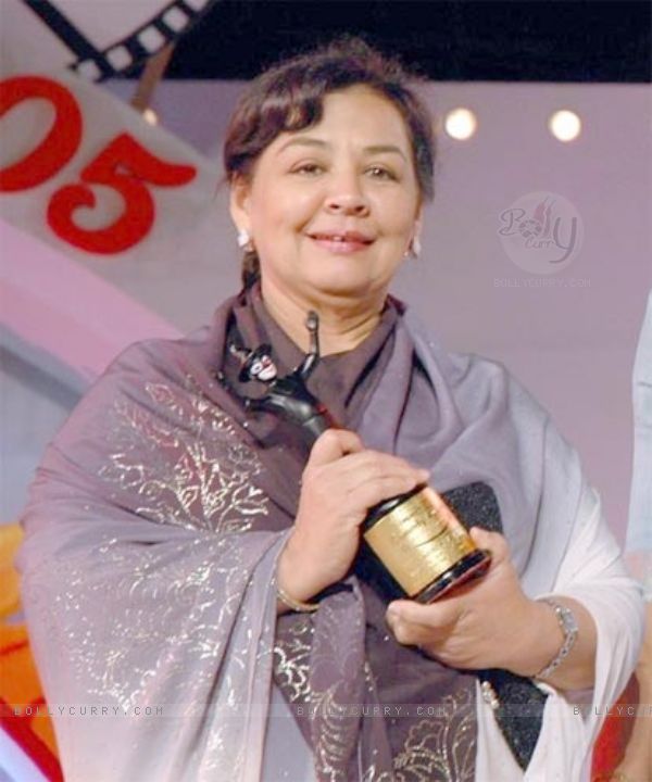 Farida Jalal With Award