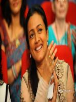 Namrata Shirodkar in Show