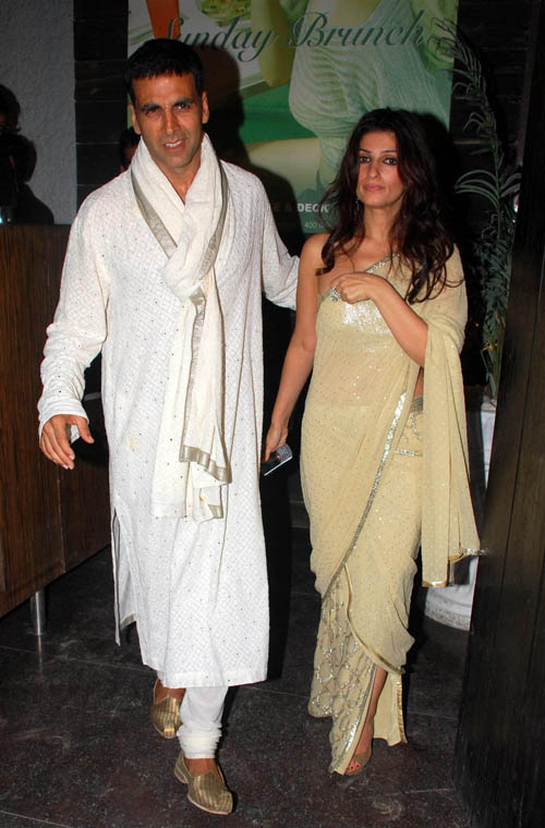 Padma Khanna with Akshay Kumar