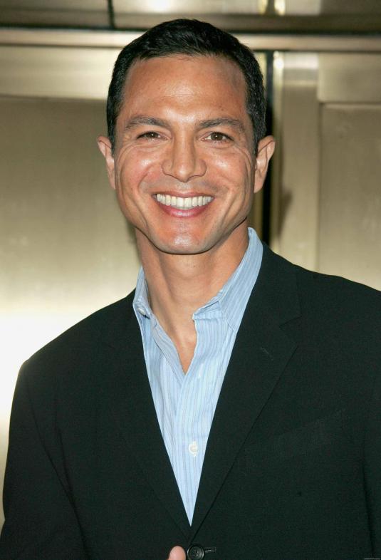 Benjamin Bratt in One Good Cop