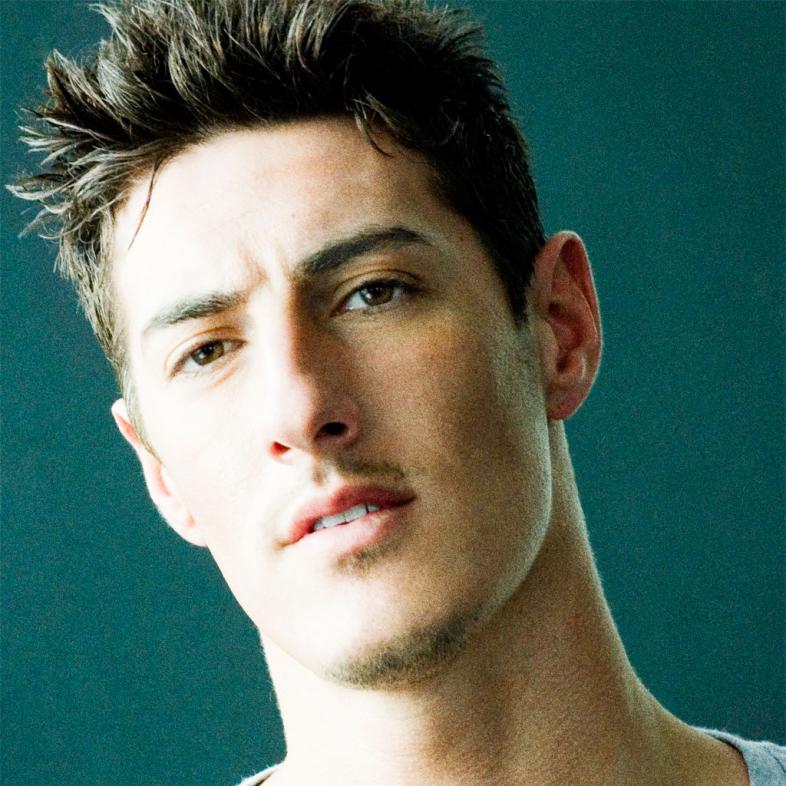 Eric Balfour in Shattered Image