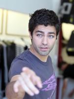 Adrian Grenier  in