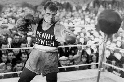 Benny Lynch in ring