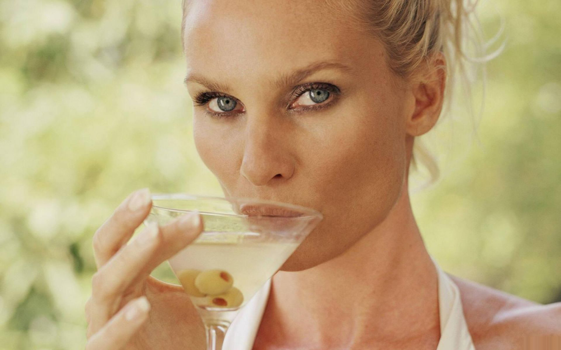 Nicollette Sheridan in Virus