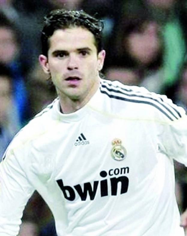 Fernando Gago in Match