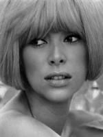 Mireille Darc in La Valise