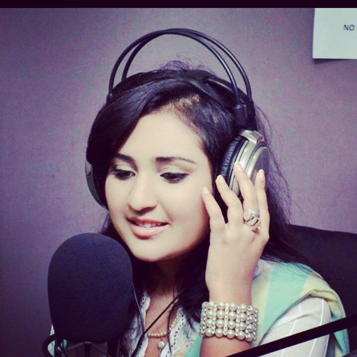 Sara Raza Khan Performing on Radio