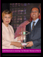 Yasmeen Lari Reciving Award