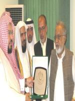 Zafar Ishaq Ansari Reciving Award