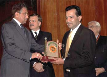 Ishtiaq Baig Reciving Award