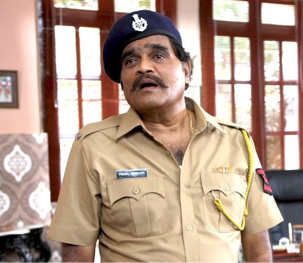 Ashok Saraf performing role of police
