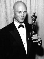 Yul Brynner receiving award