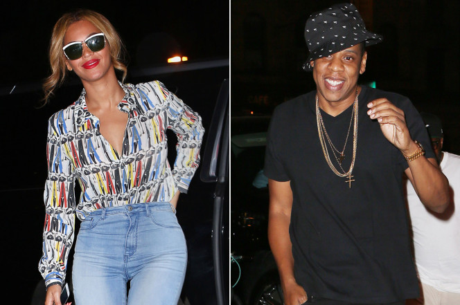 Modal Trigger BeyoncÃ© snaps selfies during date with Jay Z