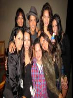 Bruno Mars With her sisters