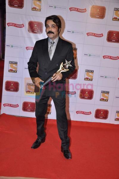 Chandrachur Singh Reciving award