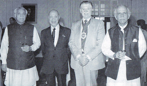 Sardar Mir Balakh Sher Khan Mazari with other leaders