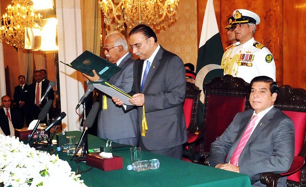 Mir Hazar Khan Khoso taking Oath