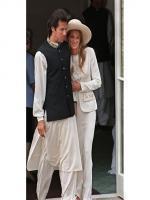 Imran khan with his wife.... looks cool...